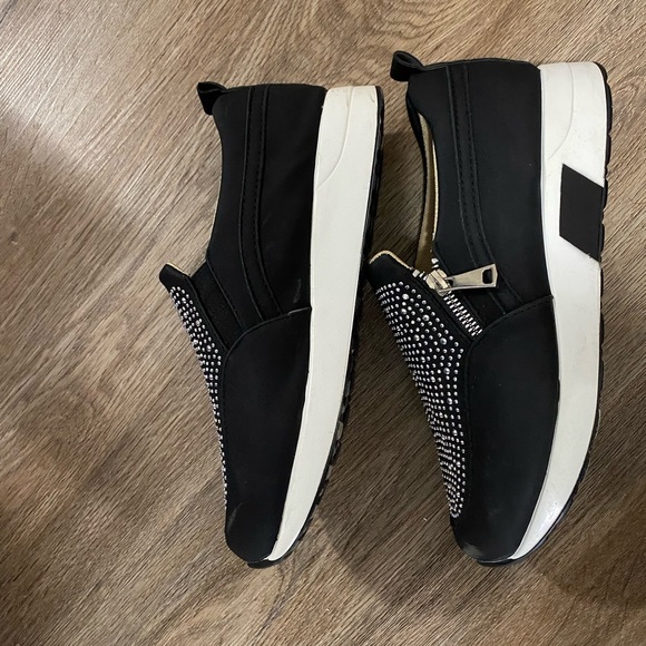 Shoes - Picture 1 of 2